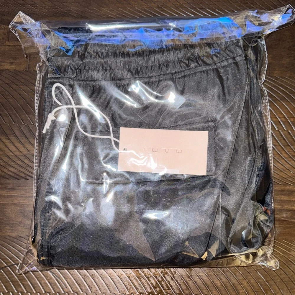 MNML Black Cargo Pants - Picture 6 of 6